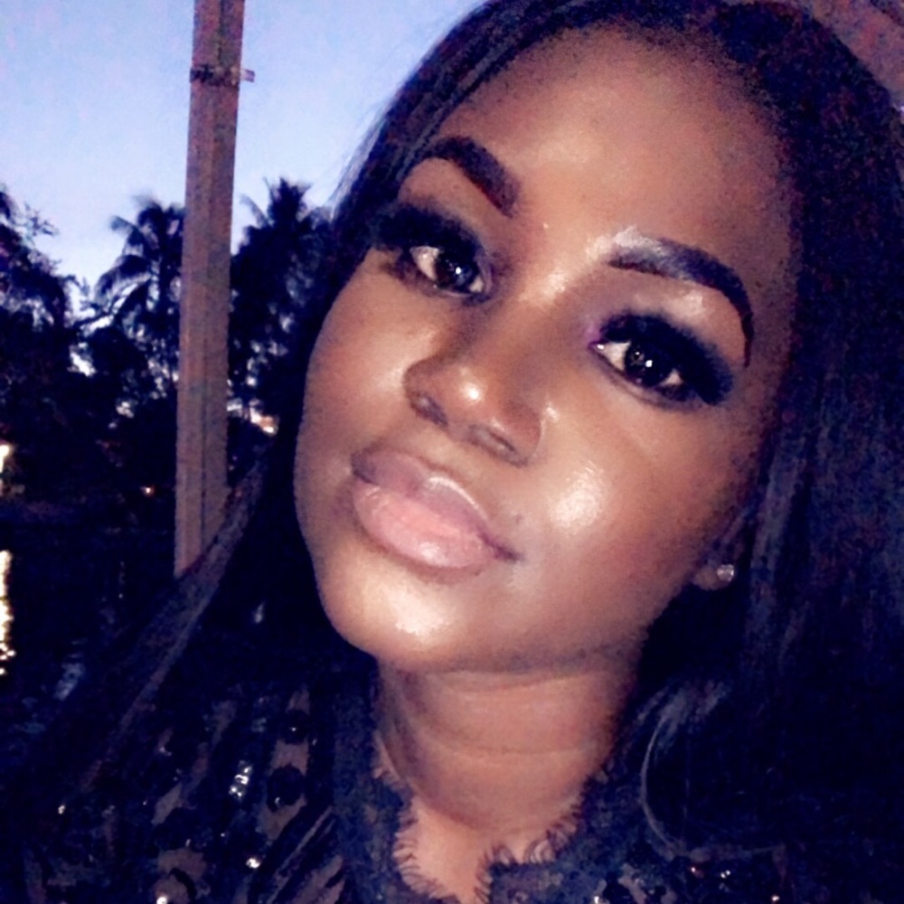 Meet your Posher, Monique